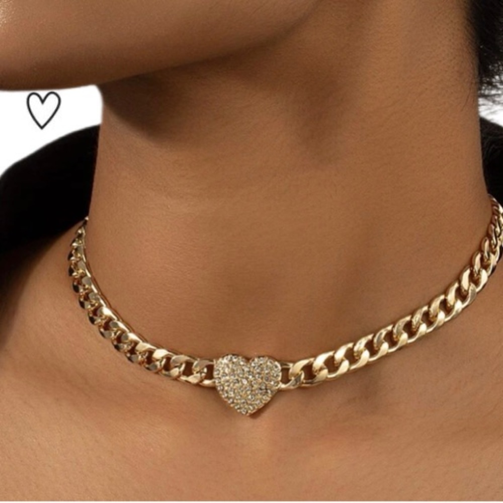 🆕 ✨Gold Tone Link Heart Choker